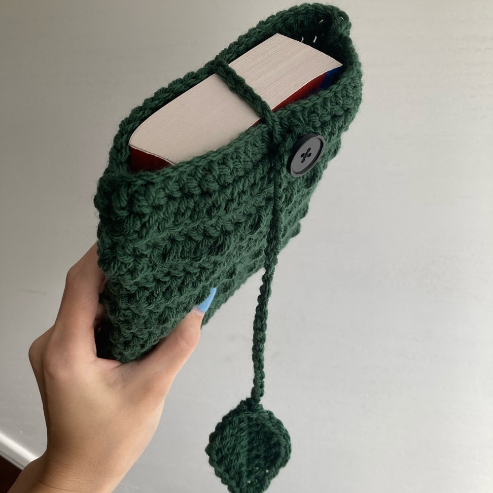 Crochet Book Sleeve with Green Leaf - Picture 3 of 3